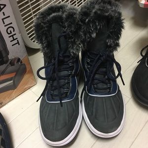Snow boots